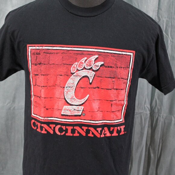 Cincinnati Bearcats Shirt (Retro) - Big Logo by Foot Locker - Men's Medium - Picture 2 of 7